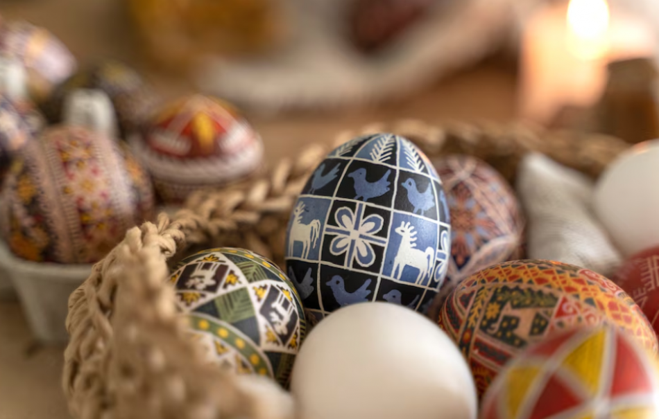 Яйца на Пасху нельзя украшать термонаклейками с изображением храмов и икон
